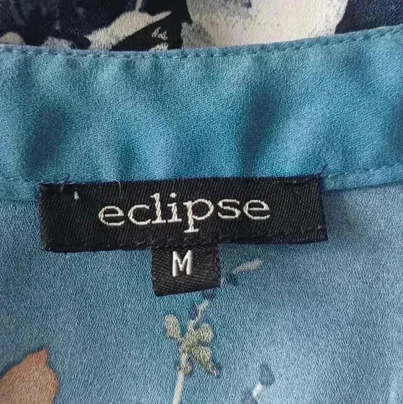 Eclipse Women's Medium Blouse  with Flowered Design - Picture 5 of 6